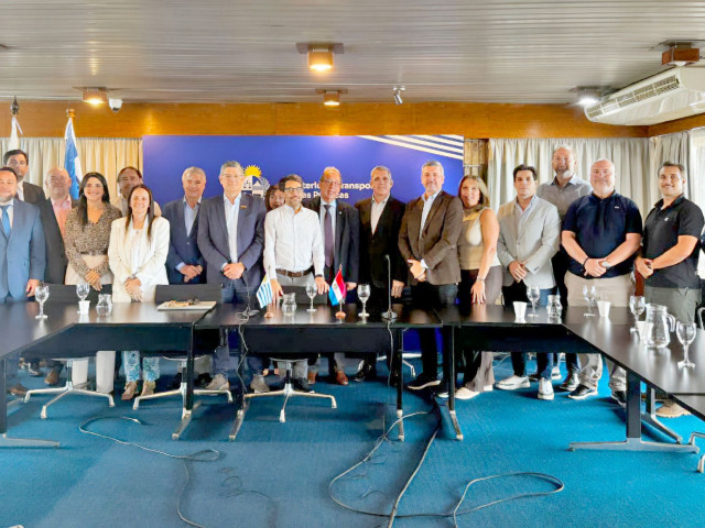 Delegación de ANP y embajador paraguayo abordaron operativa portuaria de Montevideo y Nueva Palmira