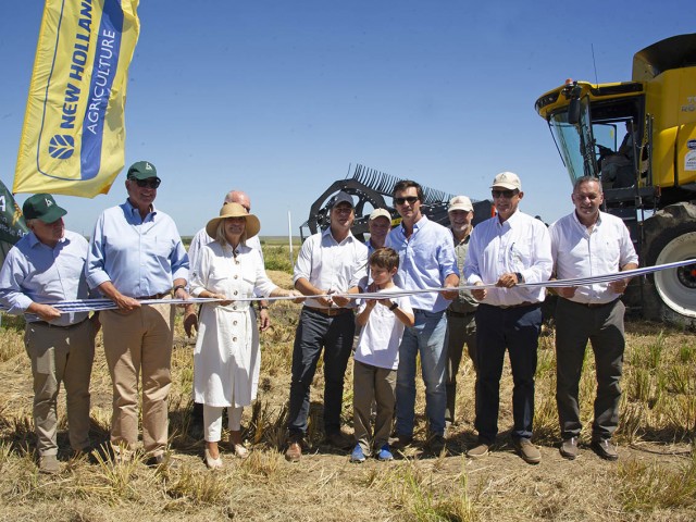 Presidente Lacalle Pou participó en inauguración de cosecha de arroz 2023 Presidente Lacalle Pou participó en inauguración de cosecha de arroz 2023