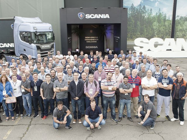 José María Durán S.A. representante exclusivo de Scania para Uruguay, viajó con un grupo de clientes a la presentación de los nuevos Scania José María Durán S.A. representante exclusivo de Scania para Uruguay, viajó con un grupo de clientes a la presentación de los nuevos Scania