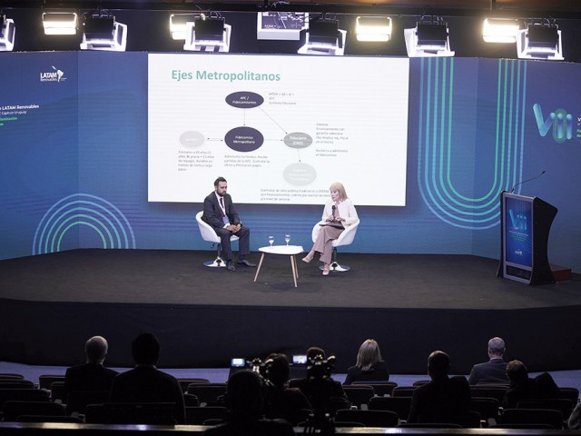 Intendenta Carolina Cosse anunció dos líneas BRT con 150 buses eléctricos Intendenta Carolina Cosse anunció dos líneas BRT con 150 buses eléctricos