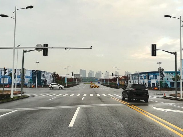 Ford comenzó a probar en China la tecnología que permitirá la comunicación del vehículo con “todo” Ford comenzó a probar en China la tecnología que permitirá la comunicación del vehículo con “todo”