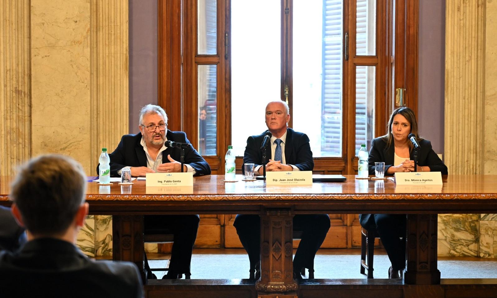 El presidente de la ANP propone crear un espacio de diálogo para acordar servicios mínimos y guardias gremiales en los puertos