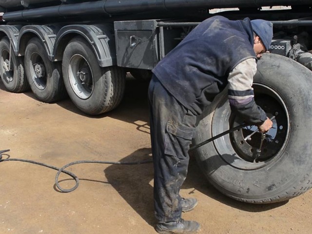 Gustavo Neme y su tradicional gomería movil en Uruguay Gustavo Neme y su tradicional gomería movil en Uruguay