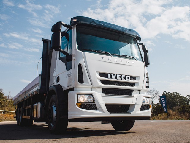 IVECO lideró por noveno año consecutivo el mercado de camiones de más de 16 toneladas y anuncia un 2019 con grandes novedades IVECO lideró por noveno año consecutivo el mercado de camiones de más de 16 toneladas y anuncia un 2019 con grandes novedades