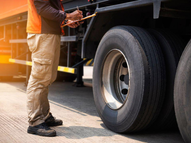 El mercado de llantas radiales para camiones y autobuses alcanzará los USD 36.130 millones en 2034 con un crecimiento del 6,4 % anual