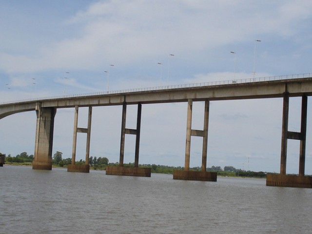 Inversión de 6 millones de dólares agilizará ingreso de bienes y personas en Fray Bentos y Paysandú Inversión de 6 millones de dólares agilizará ingreso de bienes y personas en Fray Bentos y Paysandú