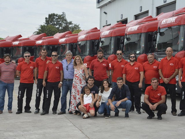 Scania comienza el año con la entrega de 10 unidades P450 a la empresa Ratimar S.A. Scania comienza el año con la entrega de 10 unidades P450 a la empresa Ratimar S.A.