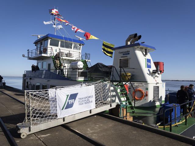 En Fray Bentos Presidente Yamandú Orsi destacó potencial de transporte fluvial nacional