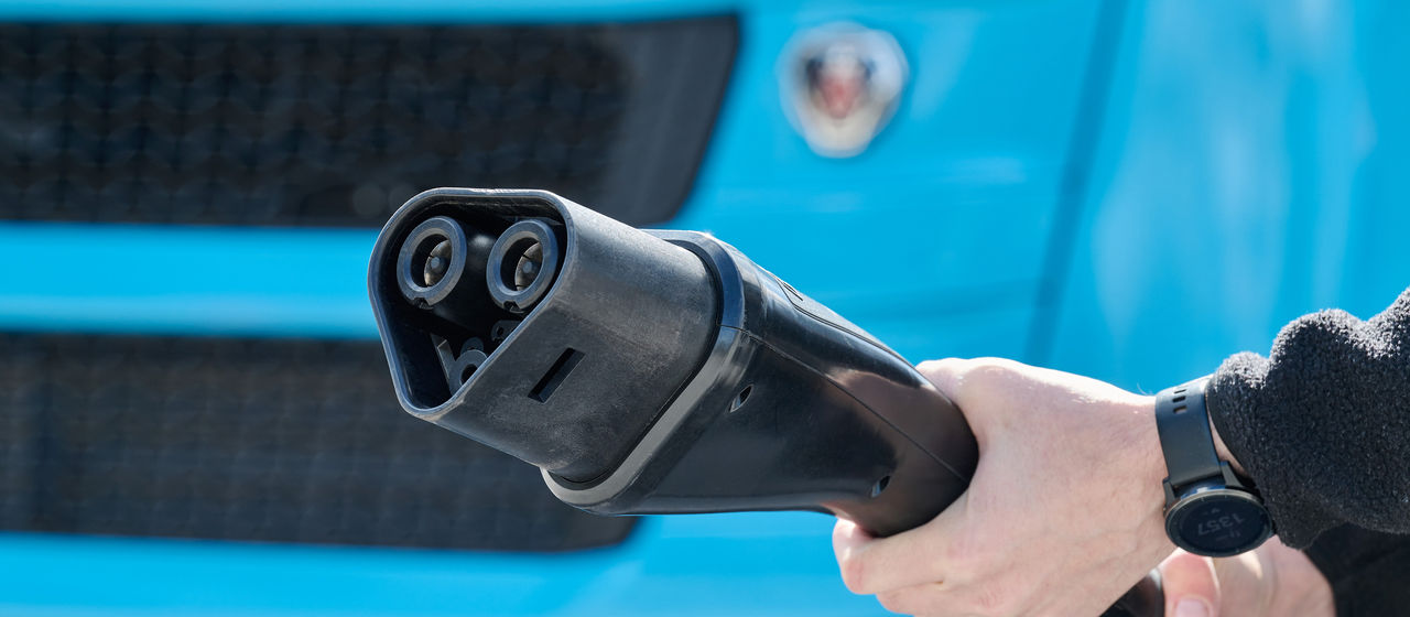 Scania lanza la solución de carga rápida MCS en EVS38: una nueva era para el transporte eléctrico pesado