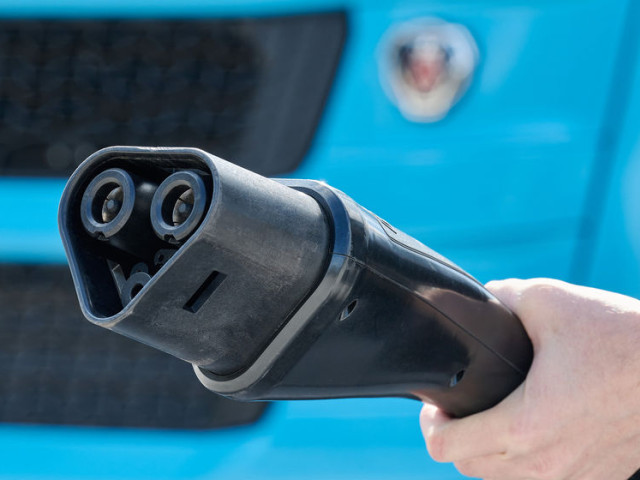 Scania lanza la solución de carga rápida MCS en EVS38: una nueva era para el transporte eléctrico pesado