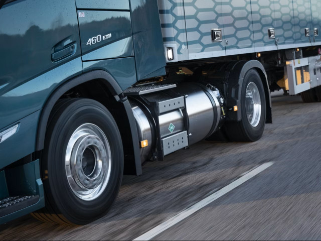 Volvo Trucks alcanza un nuevo hito con 10.000 camiones de gas vendidos en el mundo