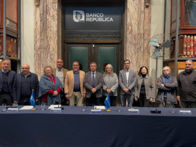 Autoridades del MTOP participaron en la firma de un convenio que impulsa la renovación del transporte turístico Autoridades del MTOP participaron en la firma de un convenio que impulsa la renovación del transporte turístico