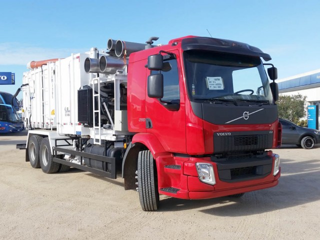 Volvo comercializa una unidad VM260 6x2R con equipo de sistema de limpieza combinado Volvo comercializa una unidad VM260 6x2R con equipo de sistema de limpieza combinado