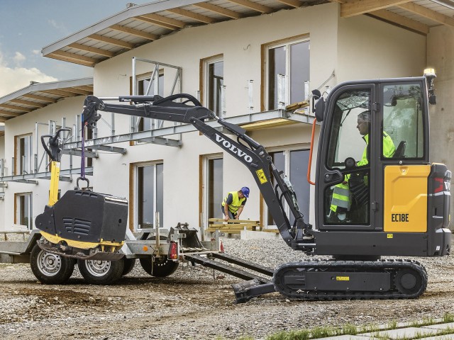 volvo-benefits-compact-excavator-ec18e-small-machine-big-performance