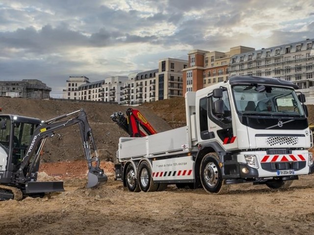 Primera entrega de productos totalmente eléctricos de Volvo CE y Volvo Trucks