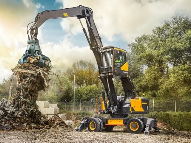 volvo-show-wheeled-excavator-ew240emh-t4f